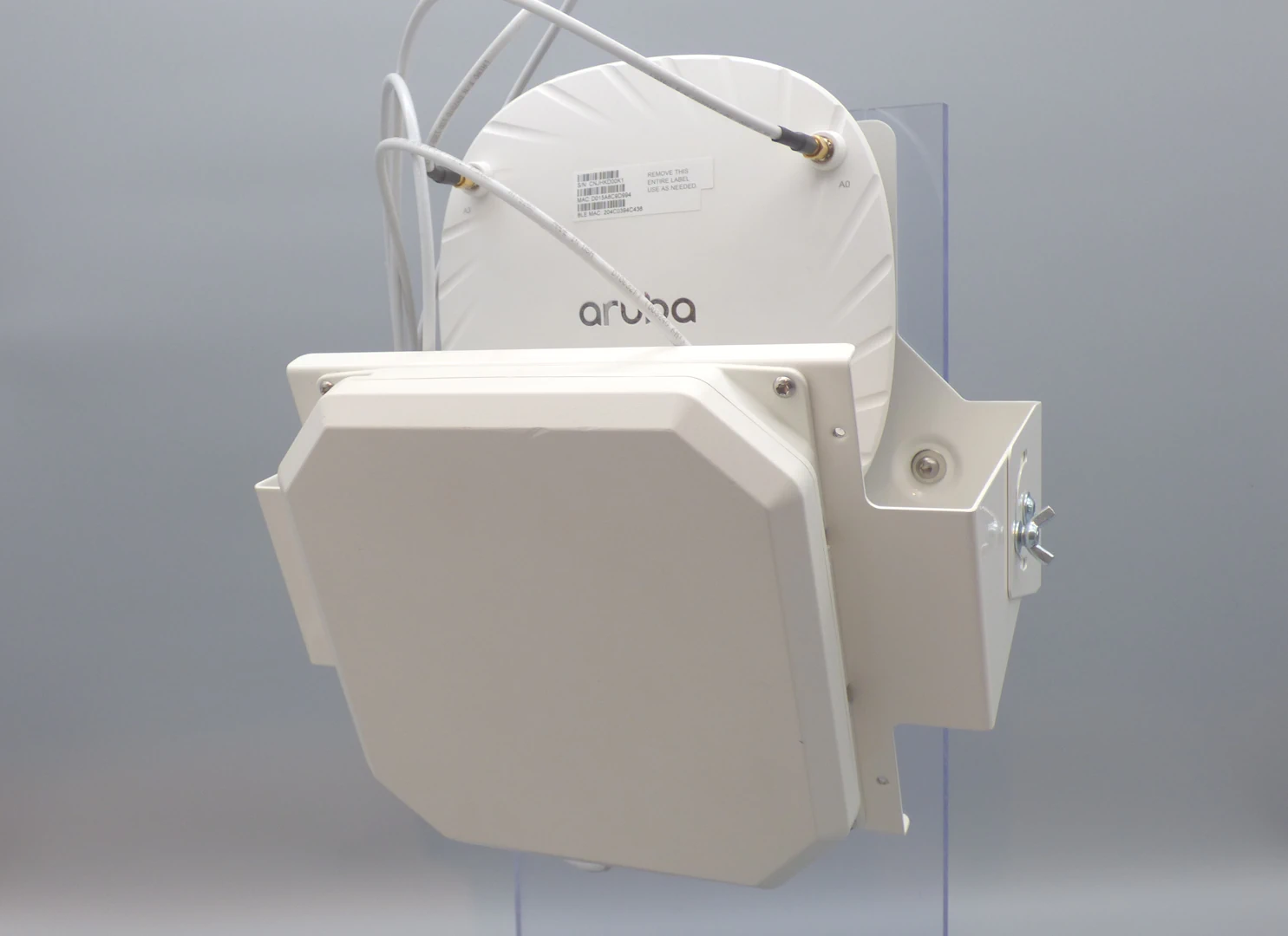 Kombinierte Halterung für Aruba Access Points und Patchantennen Kombinierte Halterung für Aruba Access Points und Patchantennen